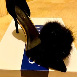 Black Venus heel with fur Pom Pom